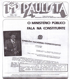 imagem do Boletim Informativo da Associação Paulista do Ministério Público, do mês de abril de 1987, falando sobre a participação do Ministério Público na Constituinte, dentre documentos emprestados pelo Procurador de Justiça Walter Paulo Sabella.